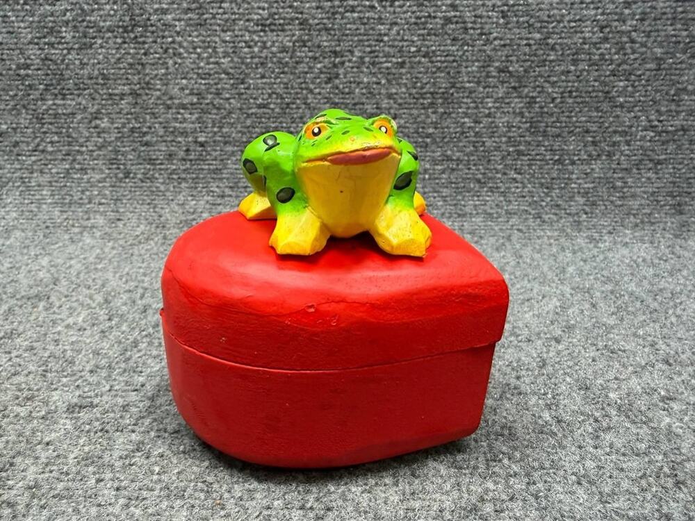 Frog Heart Shaped Trinket Box Red Wooden Jewelry Box Green Frog